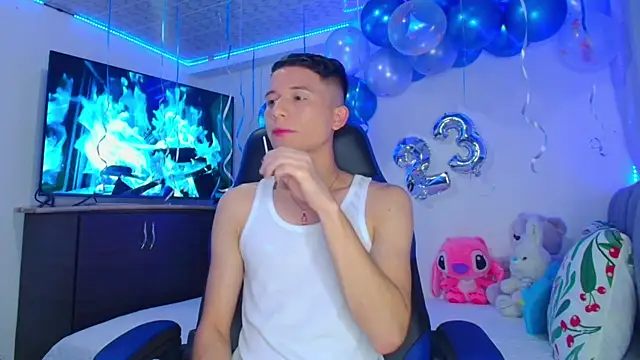 Snapshot of bryamer_19 chatting on 01-13-25, 01:56 bryamer 19 online show from 01-13-25, 01:56