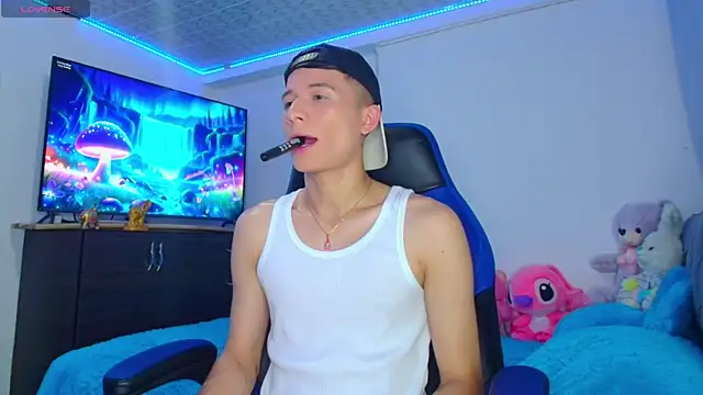 Snapshot of bryamer_19 chatting on 01-20-25, 01:28 bryamer 19 online show from 01-20-25, 01:28