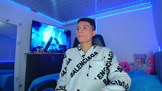 Snapshot of bryamer_19 chatting on 01-24-25, 01:03 bryamer 19 online show from 01-24-25, 01:03