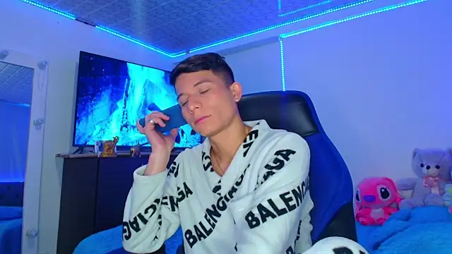 Snapshot of bryamer_19 chatting on 01-24-25, 04:05 bryamer 19 online show from 01-24-25, 04:05