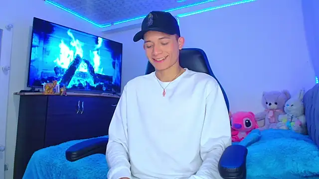 Snapshot of bryamer_19 chatting on 01-25-25, 01:54 bryamer 19 online show from 01-25-25, 01:54