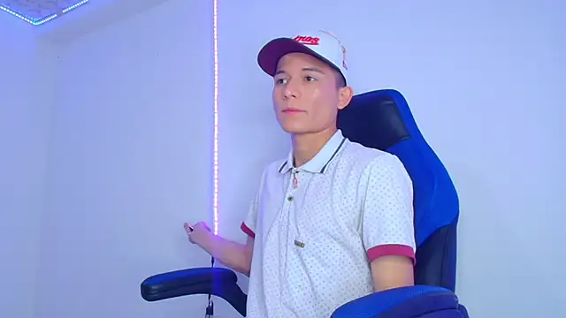 Snapshot of bryamer_19 chatting on 02-15-25, 02:04 bryamer 19 online show from 02-15-25, 02:04