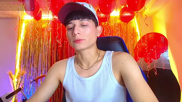 Snapshot of bryamer_19 chatting on 09-21-25, 01:29 bryamer 19 online show from 09-21-25, 01:29