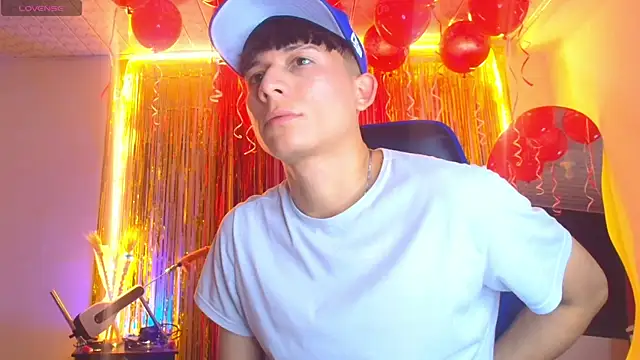 Snapshot of bryamer_19 chatting on 09-25-25, 08:29 bryamer 19 online show from 09-25-25, 08:29