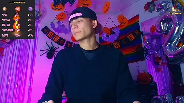 Snapshot of bryamer_19 chatting on 10-18-25, 02:47 bryamer 19 online show from 10-18-25, 02:47