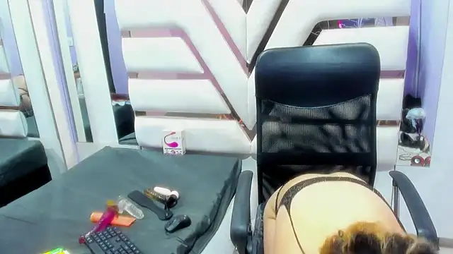 AndrySaenz18 online show from 01-23-25, 03:16