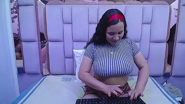 Snapshot of Saylor_Lee22 chatting on 05-06-26, 03:24 Saylor Lee22 online show from 05-06-26, 03:24