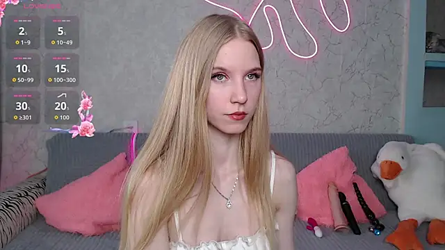 Cutieblondegirl online show from 03-11-26, 10:10