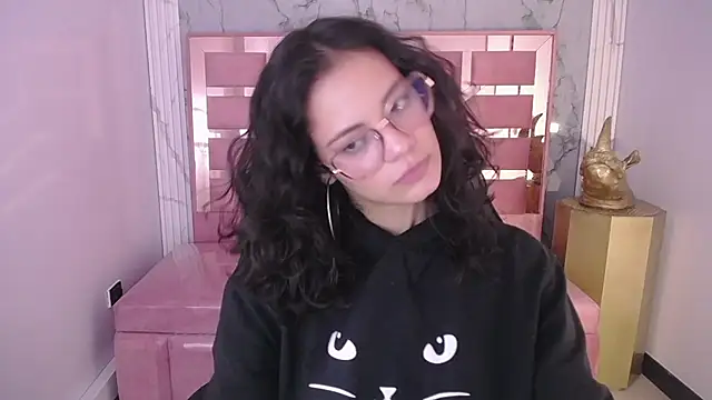 Snapshot of Tyna_ch chatting on 12-18-24, 04:28 Tyna ch online show from 12-18-24, 04:28