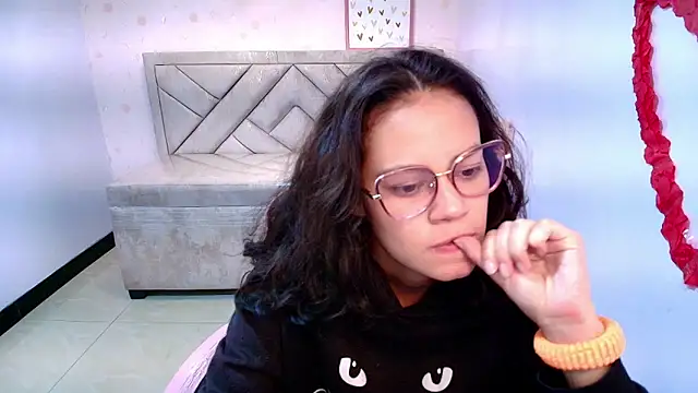 Snapshot of Tyna_ch chatting on 02-26-25, 04:24 Tyna ch online show from 02-26-25, 04:24