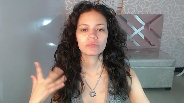 Snapshot of Tyna_ch chatting on 09-08-25, 04:50 Tyna ch online show from 09-08-25, 04:50
