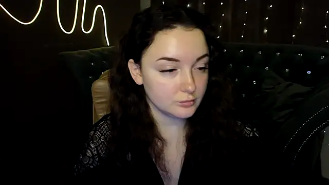 Snapshot of GloriNichols chatting on 12-14-24, 07:40 GloriNichols online show from 12-14-24, 07:40