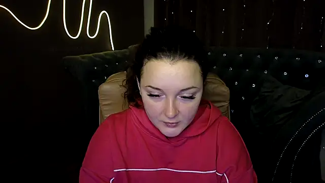 Snapshot of GloriNichols chatting on 12-22-24, 06:39 GloriNichols online show from 12-22-24, 06:39