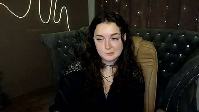 Snapshot of GloriNichols chatting on 01-05-25, 12:53 GloriNichols online show from 01-05-25, 12:53