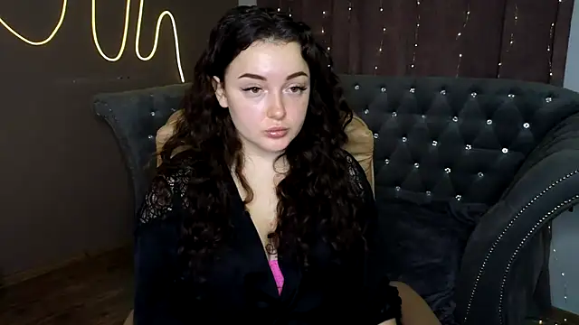 Snapshot of GloriNichols chatting on 01-09-25, 06:38 GloriNichols online show from 01-09-25, 06:38