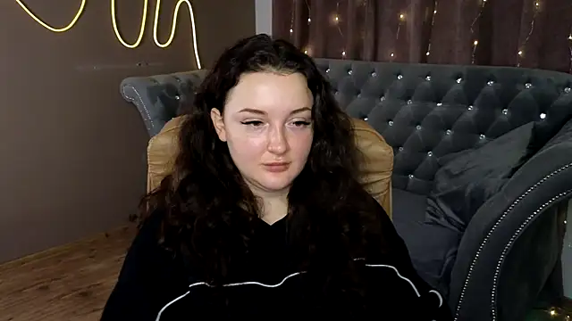 Snapshot of GloriNichols chatting on 01-18-25, 06:34 GloriNichols online show from 01-18-25, 06:34