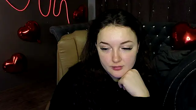 Snapshot of GloriNichols chatting on 02-12-25, 06:51 GloriNichols online show from 02-12-25, 06:51