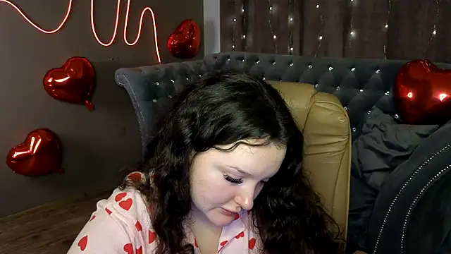 Snapshot of GloriNichols chatting on 02-15-25, 10:00 GloriNichols online show from 02-15-25, 10:00