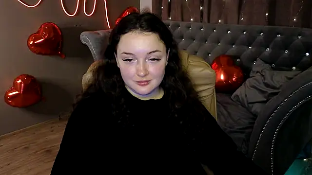Snapshot of GloriNichols chatting on 02-20-25, 09:33 GloriNichols online show from 02-20-25, 09:33