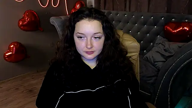 Snapshot of GloriNichols chatting on 02-27-25, 06:29 GloriNichols online show from 02-27-25, 06:29