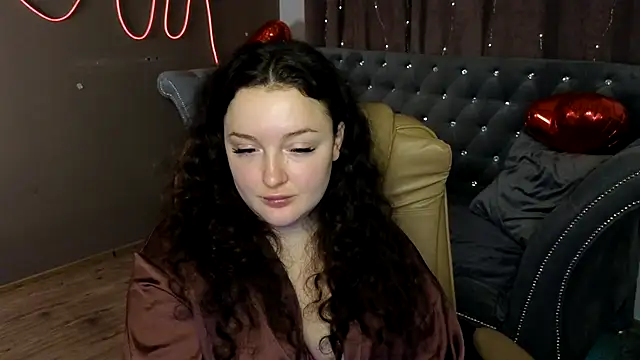 Snapshot of GloriNichols chatting on 03-15-25, 10:03 GloriNichols online show from 03-15-25, 10:03