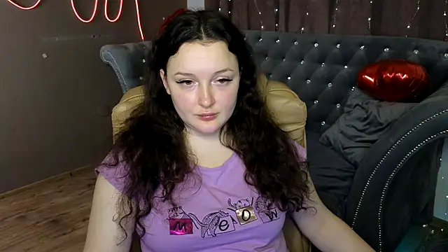 Snapshot of GloriNichols chatting on 03-17-25, 02:12 GloriNichols online show from 03-17-25, 02:12