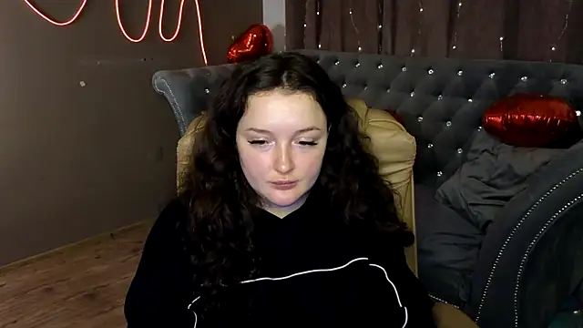 Snapshot of GloriNichols chatting on 03-20-25, 12:11 GloriNichols online show from 03-20-25, 12:11