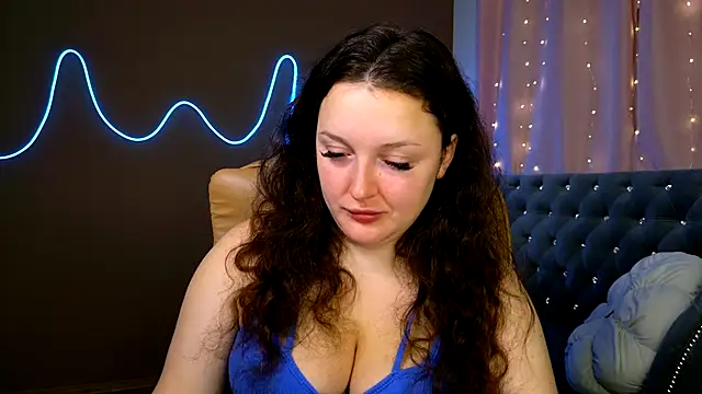 Snapshot of GloriNichols chatting on 10-06-25, 11:18 GloriNichols online show from 10-06-25, 11:18