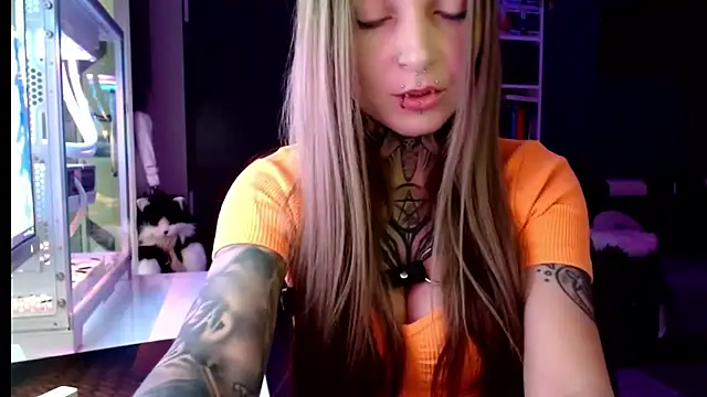 Snapshot of InesGold chatting on 03-17-25, 04:22 InesGold online show from 03-17-25, 04:22