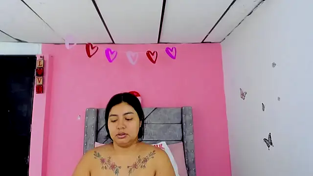 Snapshot of LaylaHolmes chatting on 04-20-26, 11:35 LaylaHolmes online show from 04-20-26, 11:35