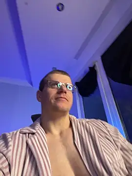 Snapshot of Bruno_Banani chatting on 09-25-25, 08:34 Bruno Banani online show from 09-25-25, 08:34