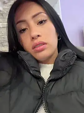 Snapshot of Sara_luna_ chatting on 12-14-24, 03:25 Sara luna online show from 12-14-24, 03:25