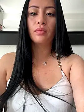 Sara luna  online show from 11-10-25, 01:32