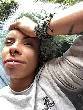 Snapshot of sammoura01 chatting on 09-26-25, 03:27 sammoura01 online show from 09-26-25, 03:27