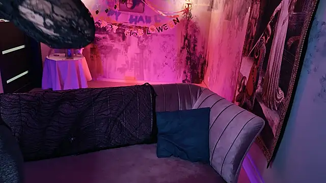 JasmineMilko online show from 10-31-25, 05:08