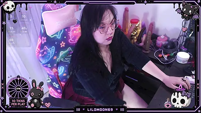 Snapshot of LiloMoon69 chatting on 06-15-26, 08:38 LiloMoon69 online show from 06-15-26, 08:38