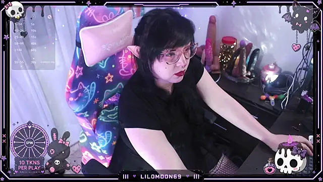 Snapshot of LiloMoon69 chatting on 06-25-26, 07:57 LiloMoon69 online show from 06-25-26, 07:57