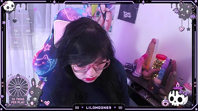 Snapshot of LiloMoon69 chatting on 07-12-26, 07:54 LiloMoon69 online show from 07-12-26, 07:54