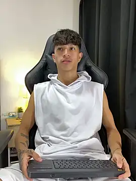  CamiloBass online show from 05-17-26, 06:37