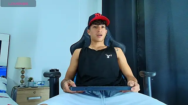 Snapshot of _CamiloBass chatting on 06-07-26, 12:59 CamiloBass online show from 06-07-26, 12:59