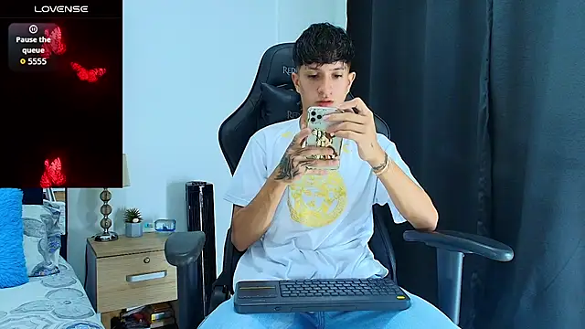 Snapshot of _CamiloBass chatting on 06-14-26, 01:25 CamiloBass online show from 06-14-26, 01:25
