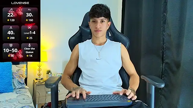 Snapshot of _CamiloBass chatting on 06-17-26, 08:32 CamiloBass online show from 06-17-26, 08:32