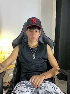 Snapshot of _CamiloBass chatting on 07-10-26, 01:54 CamiloBass online show from 07-10-26, 01:54