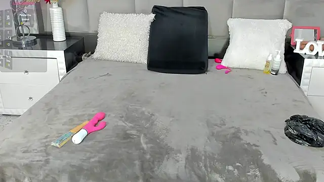 OliviaBurning online show from 03-04-25, 07:22