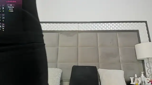 OliviaBurning online show from 03-06-25, 07:32