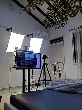 OliviaBurning online show from 09-13-25, 11:32