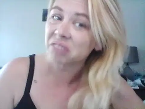 Snapshot of burrkitty chatting on 12-30-24, 12:32 burrkitty online show from 12-30-24, 12:32