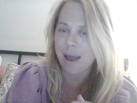 Snapshot of burrkitty chatting on 11-18-25, 06:07 burrkitty online show from 11-18-25, 06:07