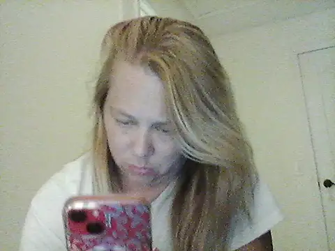 Snapshot of burrkitty chatting on 11-28-25, 02:03 burrkitty online show from 11-28-25, 02:03