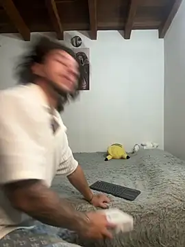 Valentino Xander online show from 11-28-25, 01:08